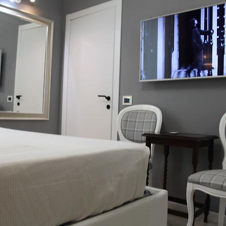 Jacuzzi Apartament By Parmacentro B&B Exterior photo