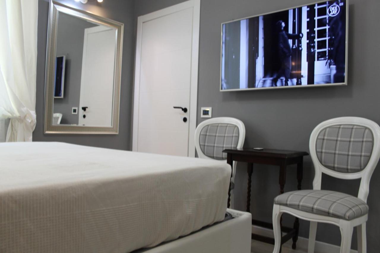 Jacuzzi Apartament By Parmacentro B&B Exterior photo