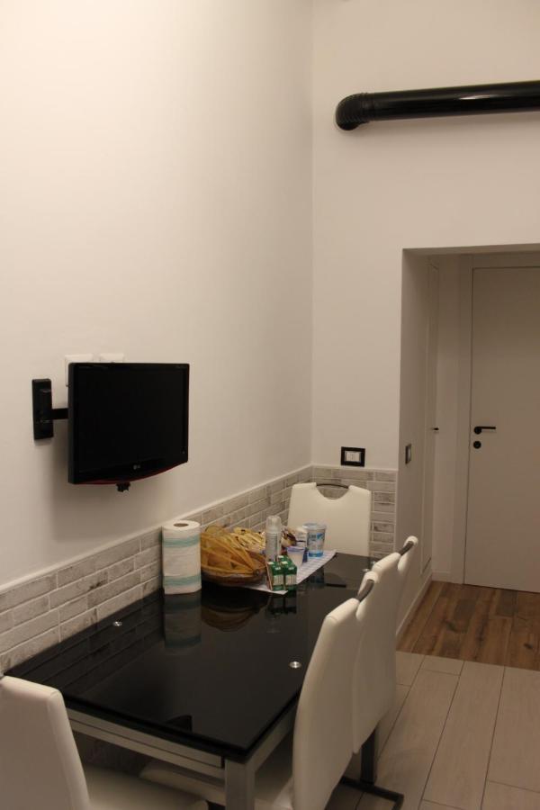 Jacuzzi Apartament By Parmacentro B&B Exterior photo