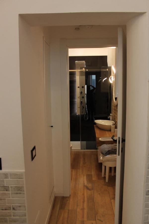 Jacuzzi Apartament By Parmacentro B&B Exterior photo